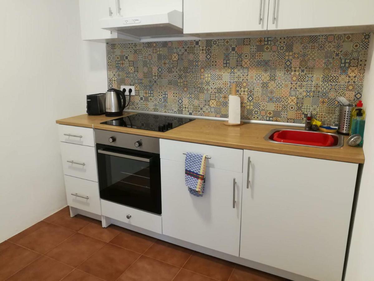 Casa Valientes B - Free Private Parking, Patio, Wifi & Ac